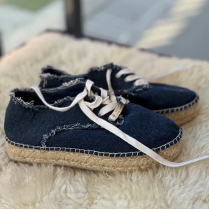 Steve madden sneakers - 3-4 ggr använda skor från Steve Madden. Stl 37.5-38. pris kan diskuteras