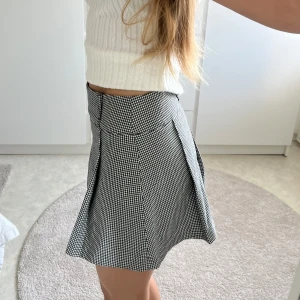 Kjol  - Jätte söt.  Xs /13-14 . Priset kan såklart diskuteras ❤️