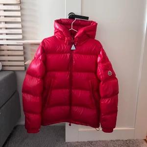 Moncler Ecrins - Moncler Ecrins, Cond 8/10 (General Wear) Retail 19000kr, Tveka inte på o skicka ett pm vid några frågor🤝