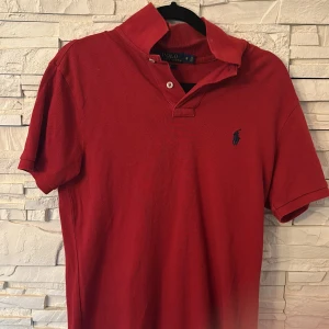 Polo Ralph lauren pique - Säljer en Ralph lauren pique till ett väldigt bra pris, vid fler frågor kontakta gärna säljaren!