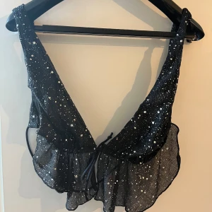 Topp - Festlig topp från SHEIN, aldrig använd. 