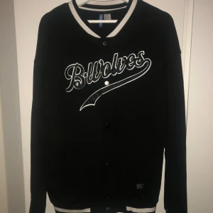 Collegetröja  - Collegetröja H&M, herr Storlek: M Skick: bra, sparsamt använd, inga tecken på användning  Pris: 100kr