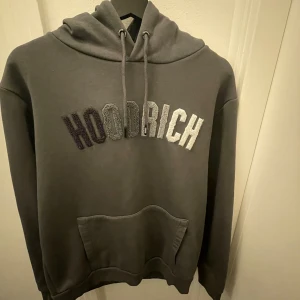 Säljer då den aldrig använts, köpt från jd sports på mall of Scandinavia - 10/10 skick inga defekter