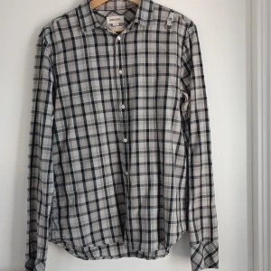 Diesel skjorta  - Hyfsat bra skick 7/10 saknar ett "knap lock" på en arm