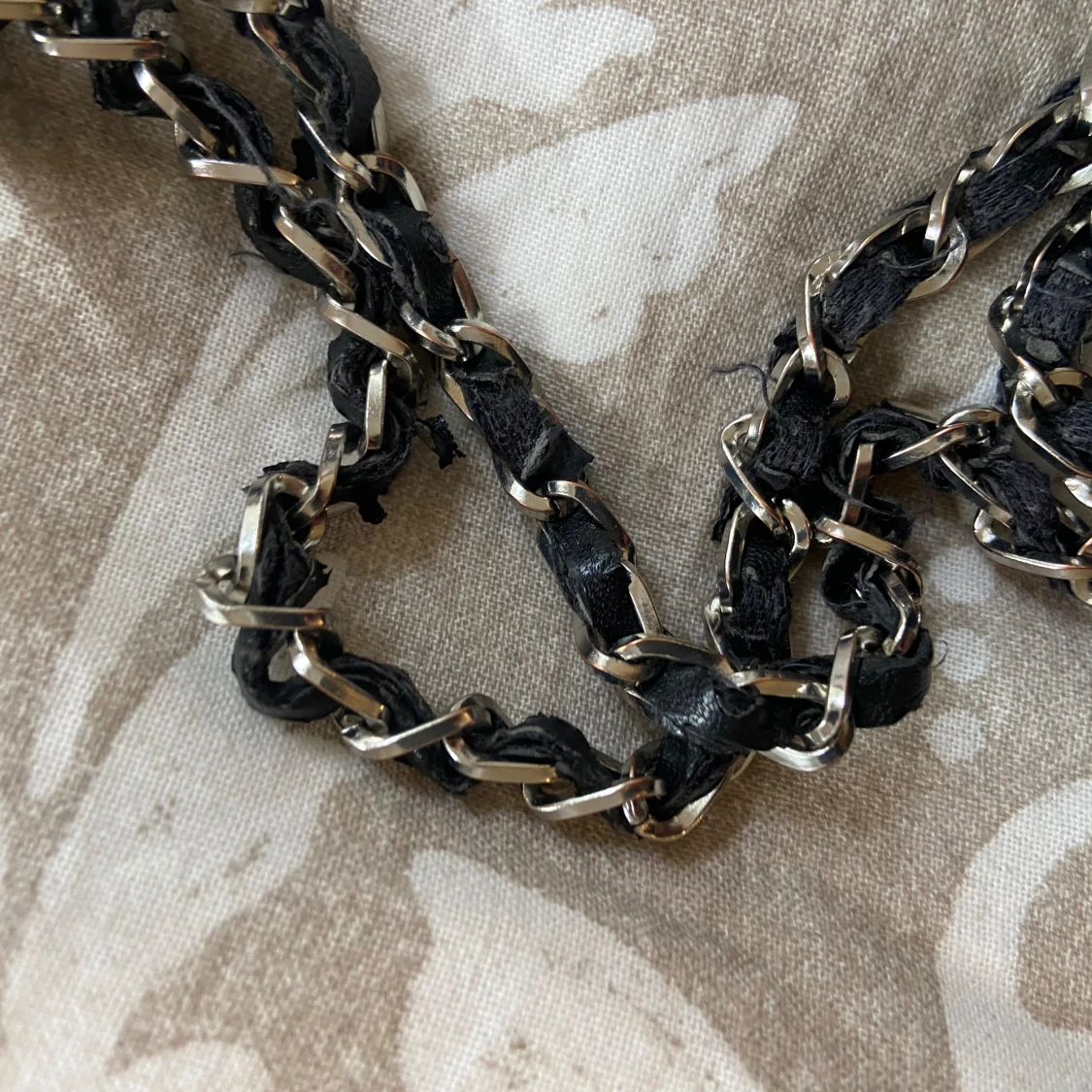 Svart quiltad axelväska - 92