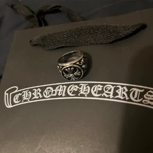 Ringar  - nummer 1 är 925 silver  2-5 är stainless steele  1: storlek 7-8 US 2: storlek 7-8 US 4: storlek 8 US 5: storlek 8 US  🛑nummer 3 är redan såld   kostnad varierar finns på sidan