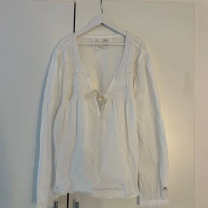 Odd Molly blus - Jätte söt blus ifrån Odd Molly😍😍  Storlek: L/ XL