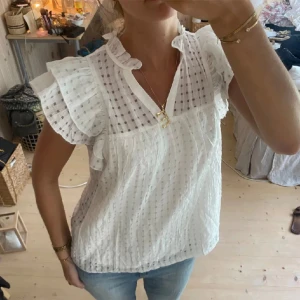 Blus - SUPERSNYGG!! Tryck gärna köp nu ❤️❤️