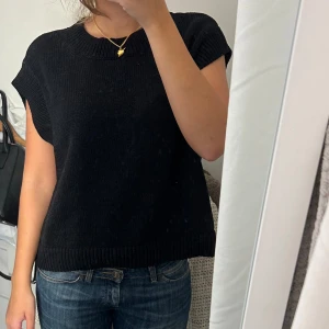 Kortärmad stickad💗 - Svart kortärmad stickad tröja💗💗💗storlek s