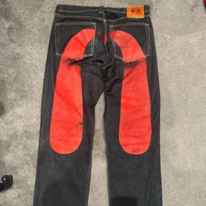 Evisu jeans  - Storlek 34 är i bra skick