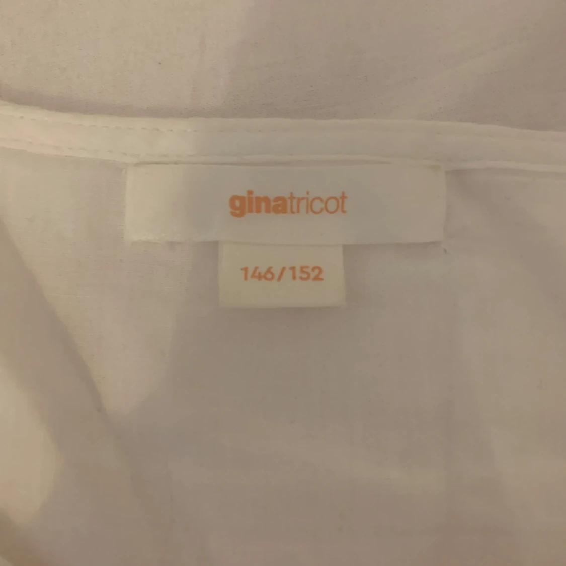 Blus från gina tricot  - 90