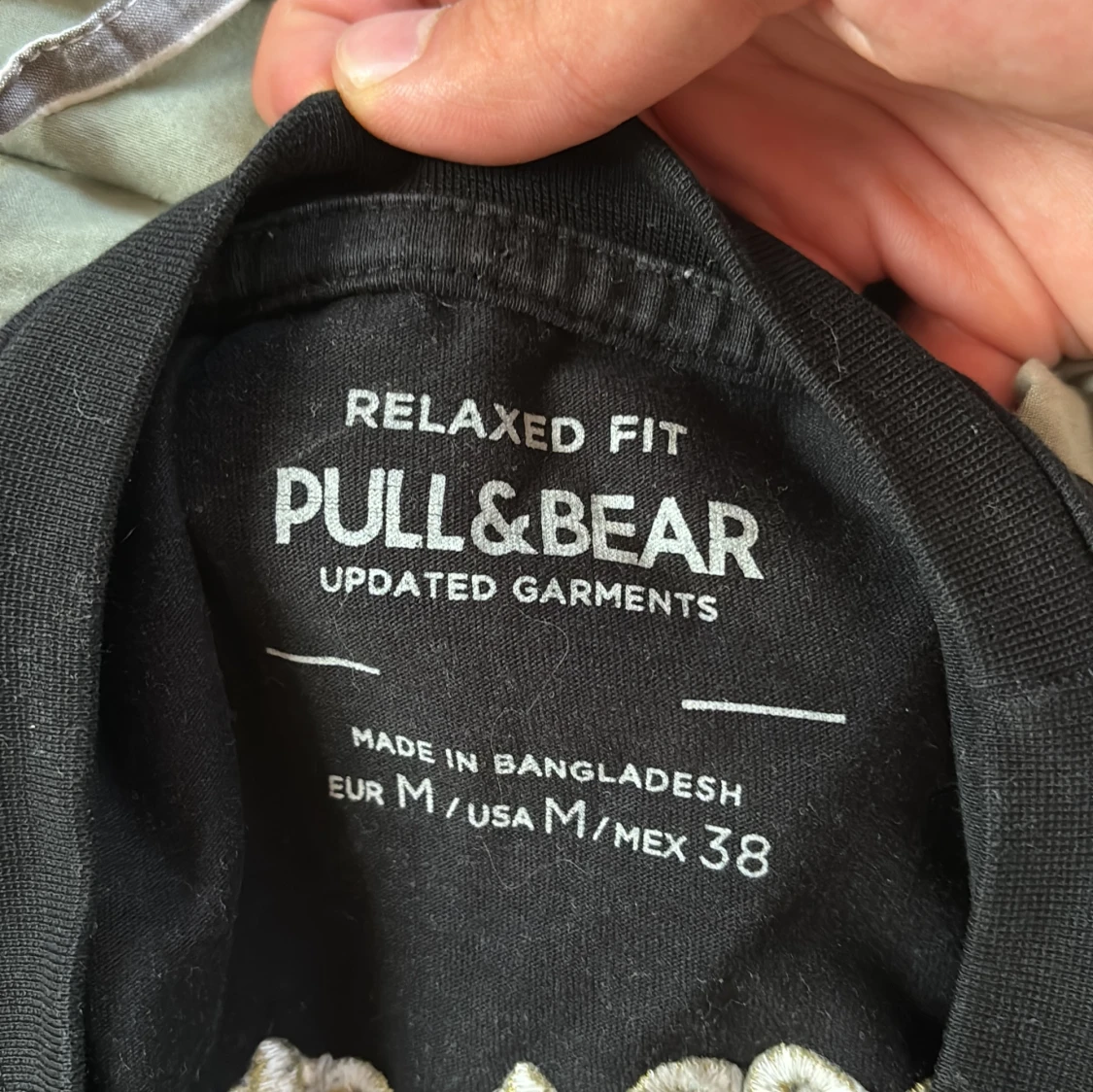 Svart t-shirt från Pull&Bear - 91