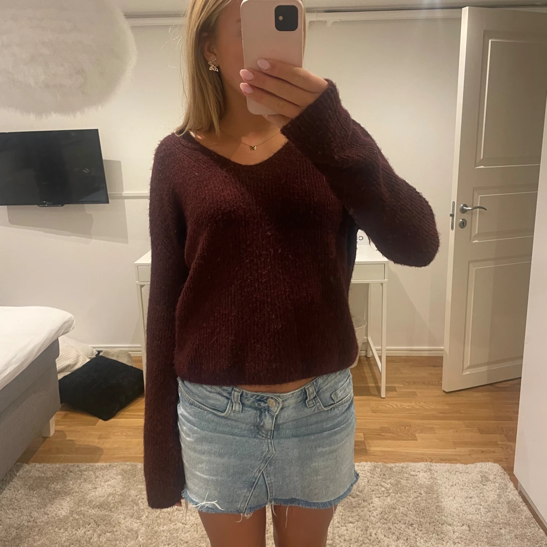 Fin vinröd stickad  - 90