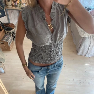 Blus - SUPERSNYGG!! Grå/grön❣️ 100%silke