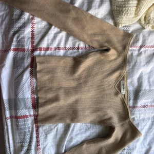 Tröja - Fin tröja, använd några gånger annars är den i bra skick 