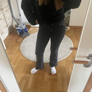 Lågmidjade jeans  - Lågmidjade jeans från lager157 i väldigt bra skick💕.