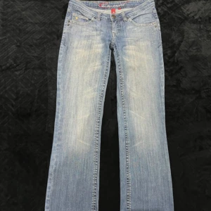 Low waist vintage jeans!! - Skit snygga low waist vintage jeans, inga defekter. Måtten ser ni på bilderna!! 🩵🩵
