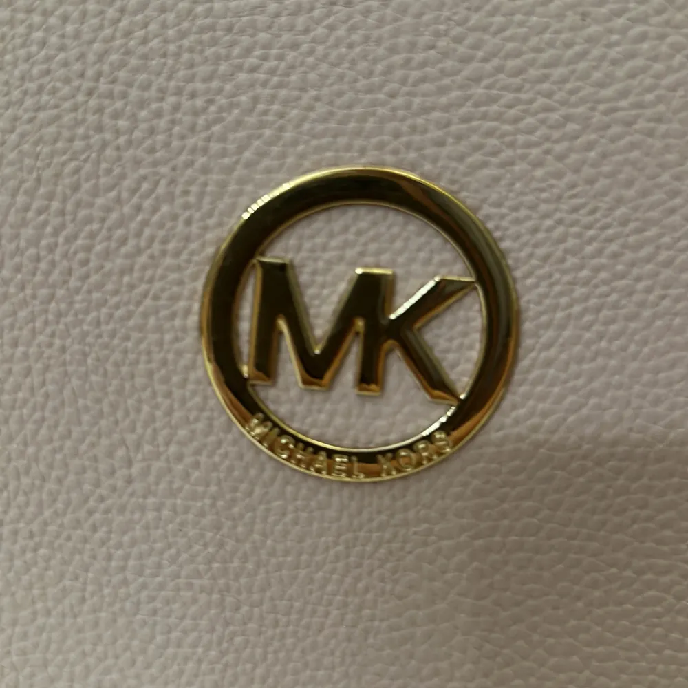 Jätte fina väskor från Michael kors kom privat för enskilt köp . Väskor.