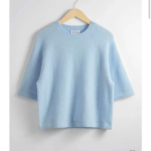 & other stories stickad t shirt - Säljer denna superfina & other stories tröja i superskick! Storlek XS, nypris 790💕💕