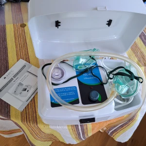 Nebulisator  - Nebulisator för barn med astma eller förkylningsastma Med plats för saltvatten eller medicin enligt läkarens anvisningar.