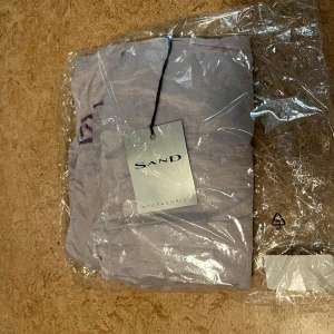 Sand tunn sjal - Ny sjal från Sand i ljuslila genomskinligt material