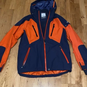 McKinley Jacka  - Köpte den för längesen men anväde aldrig, Helt oanvänd.