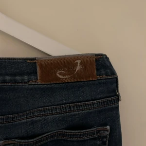 Jacob Cohen jeans - Säljer nu mina stilrena jacob cohen jeans! Skick: 9/10 Nypris: 3300 Mitt pris: 499 