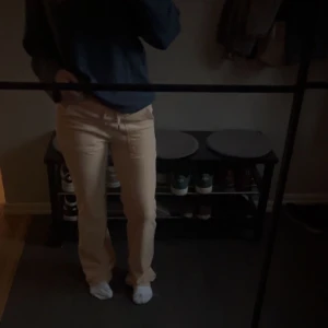 Juicy couture byxor - Säljer mina snygga juicy byxor som är i superbra skick❤️en super snygg ljusorange färg🙌🏻 Storlek xxs men passar även xs och S