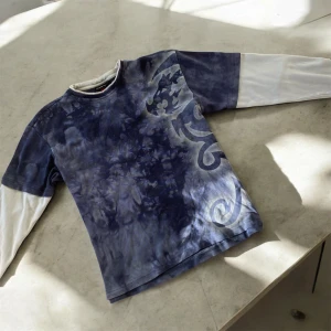 DRAIN LÅNGARMAD TRÖJA💙🖤 - Sjukt fet tröja i dunder skick inga defekter💙🖤 skriv vid funderingar💙🖤🔥