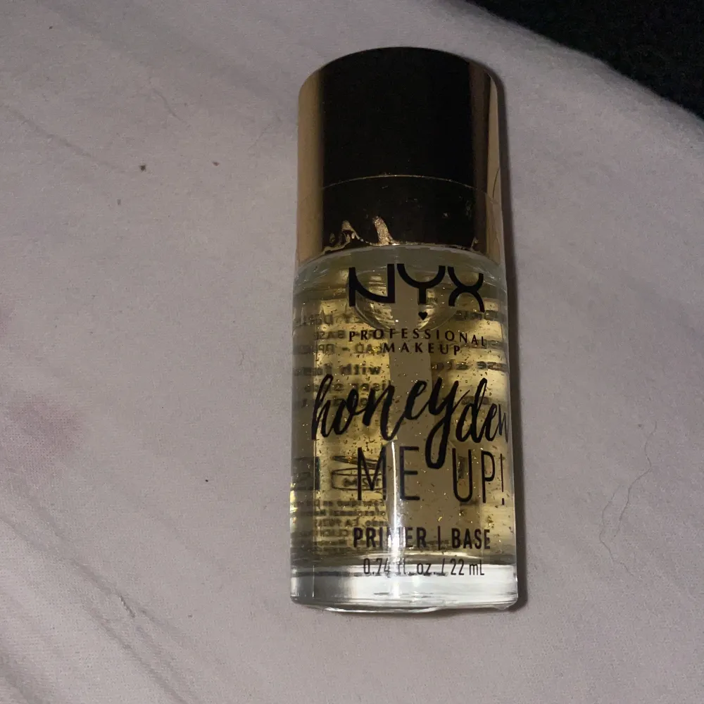 Säljer mina primers  Nyx honey me up  Nyx plump Right back Båda e oanvända. Jag säljer dem då jag fick dom o inte kan använda dom för att jag redan har fått för många🥰 Säljer båda för 300 eller en för 200.  Nypris 250.  Säljer för 200 då dom e nya💕  . Skönhet.