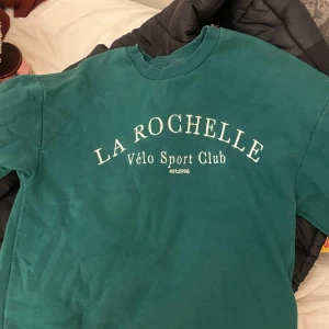 Tröja -  Har använt den 3-4 max  Har köpt för längesen och den bara ligger i garderoben