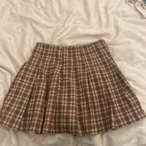 Rutig brun kjol  - H&M kjol  Storlek 32