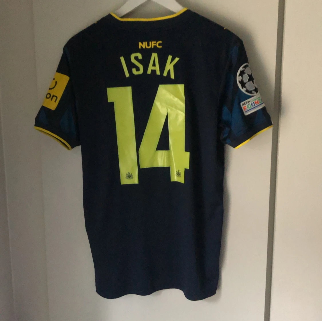 Fotbolls tröja, Alexander Isak