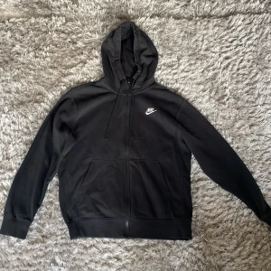 Nike hoodie svart  - Helt okej skick 