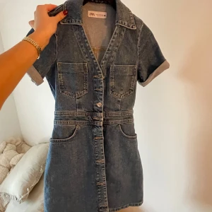 Jeansklänning  - Snyggaste jeansklänningen från Zara😇😇