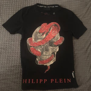 Philipp plen tröja - En fin tröja, i storlek M. Slutade använda den pga storlek.  Priset kan diskuteras!