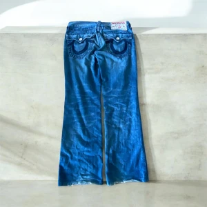 TRUE RELIGION JEANS💙 - Snygga true riligion jeans. Inga större defekter💙 skriv för mått eller andra funderingar 😜😝💞🔥😋💗