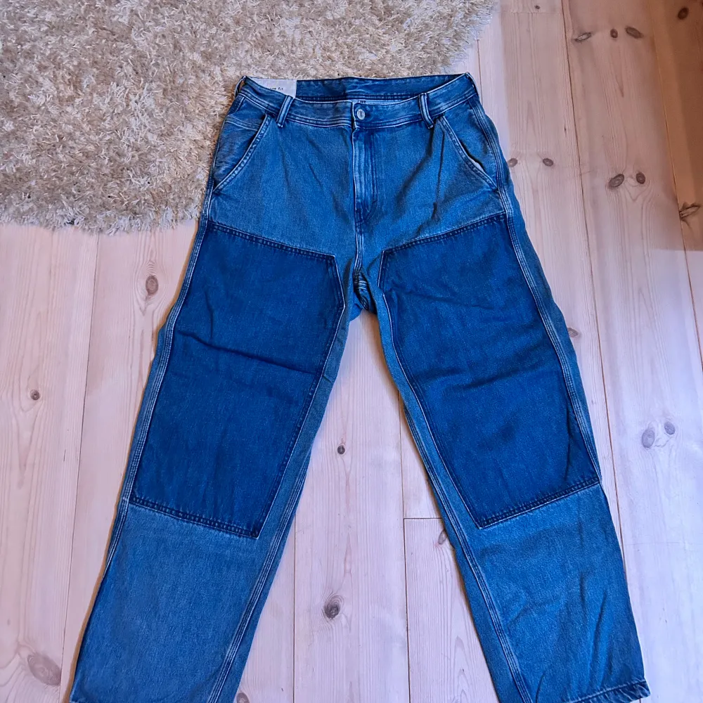 Ett par riktigt feta jeans  Från H&M men riktigt bra kvalitet Väldigt sköna att ha på sig  Loose fit (strlk: 32/32 . Jeans & Byxor.