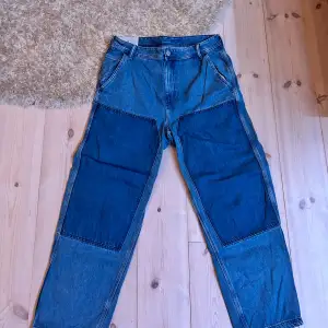 Ett par riktigt feta jeans  Från H&M men riktigt bra kvalitet Väldigt sköna att ha på sig  Loose fit (strlk: 32/32 