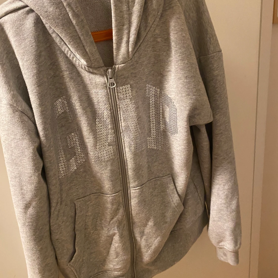 Grå stockholmsstils hoodie - 90