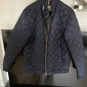 G-star jacka - Höst/vinterjacka  Storlek Xxl men är egentligen storlek Xl  Bra skick