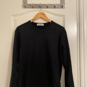 Stone island sweatshirt - Stone island tröja säljs använder inte den mycket bra skick lite gammal, pris kan diskuteras