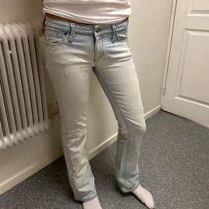 Lågmidjade slitna jeans, passar XS