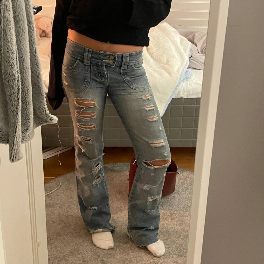 Jeans med slitnibgar - 91