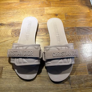 Beige sandaler - Sandaler, använda men super fina! 