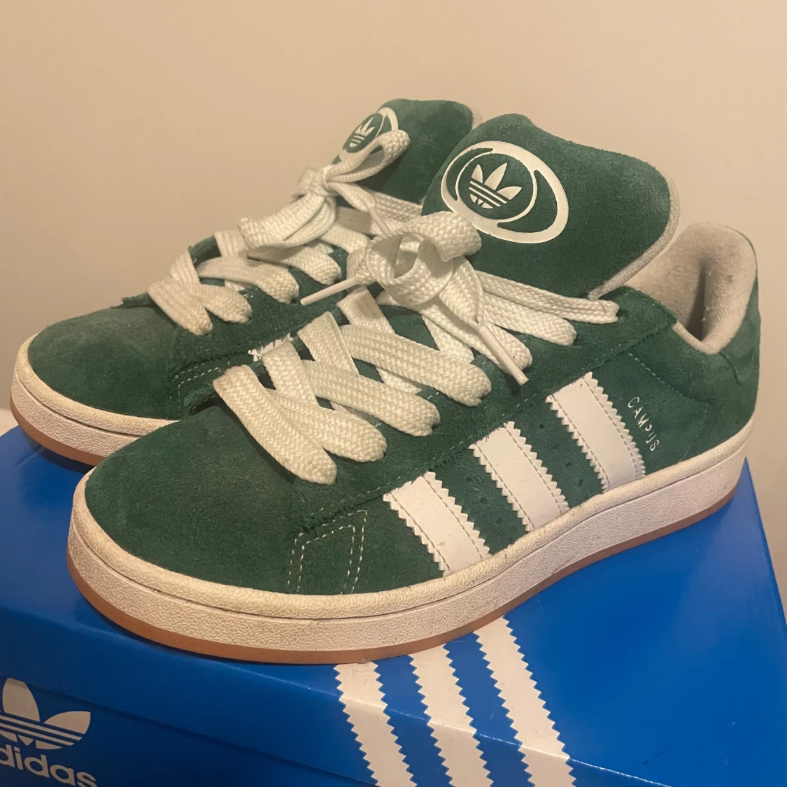 Gröna Adidas Campus sneakers