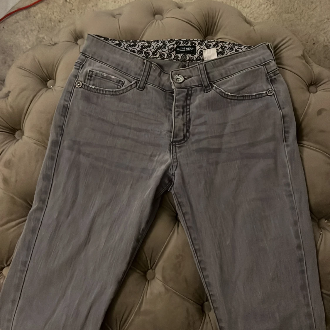Grå jeansbyxor  - 1