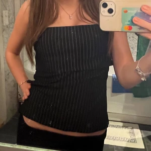 Festtopp  - Skitsnygg randig festtopp utan band!!💕🪩