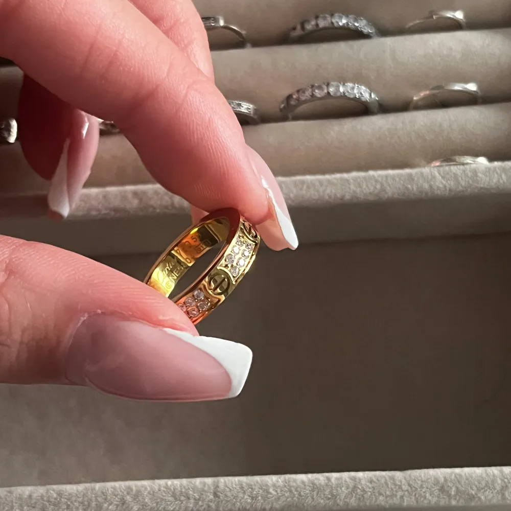 Guld ring (rostfritt) . Asusteet.