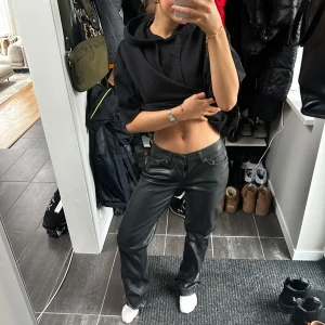 Lågmidjade skinbyxor  - Säljer dessa super snygga skin byxor från lager 157 då de inte kommer till användning. Nästan helt oanvända! I storlek xs! 